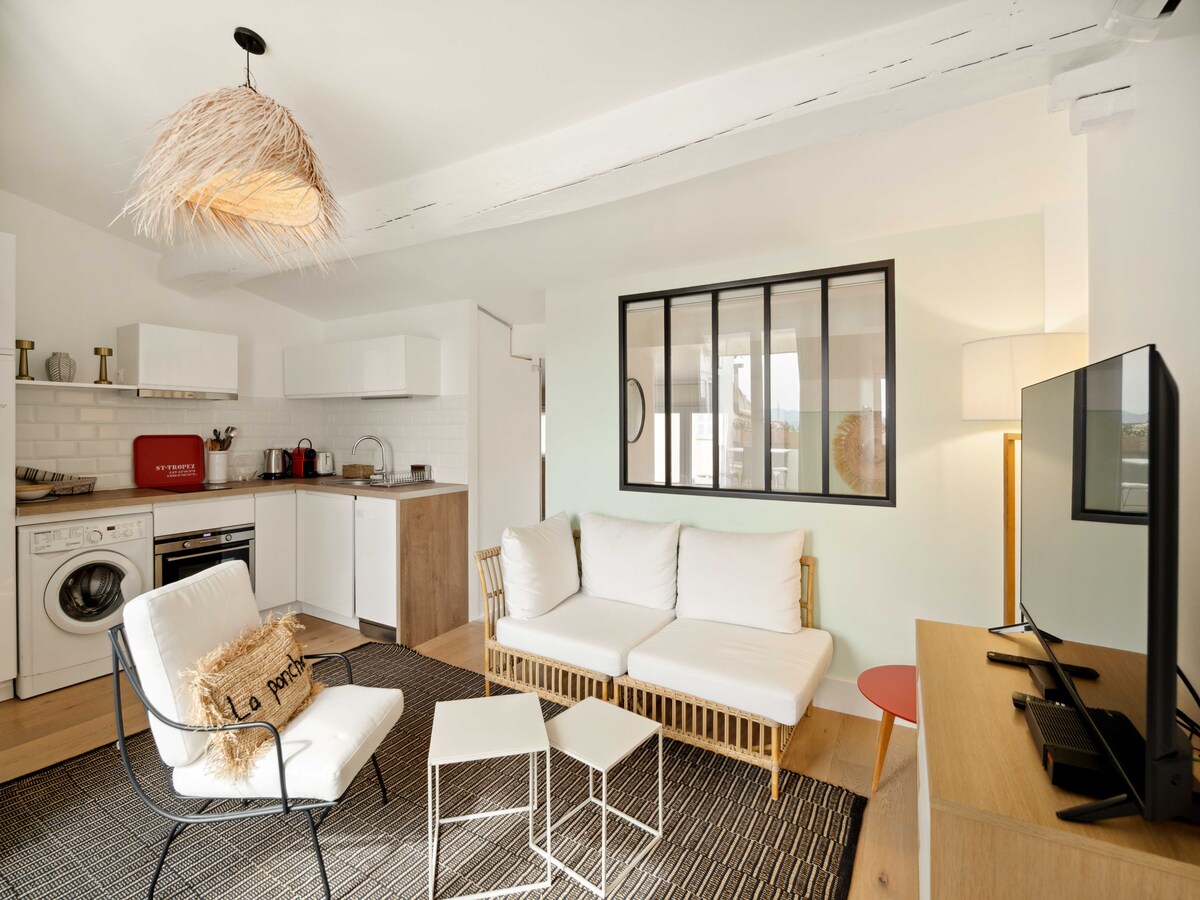 Elegant appartement met zeezicht in hartje Saint-Tropez in SAINT TROPEZ