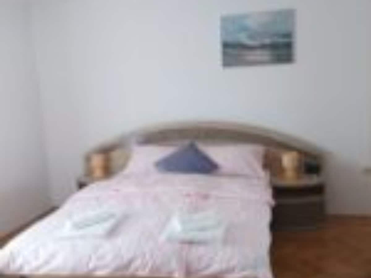 2-persoons appartement op Pag op 300 meter van het strand in Pag