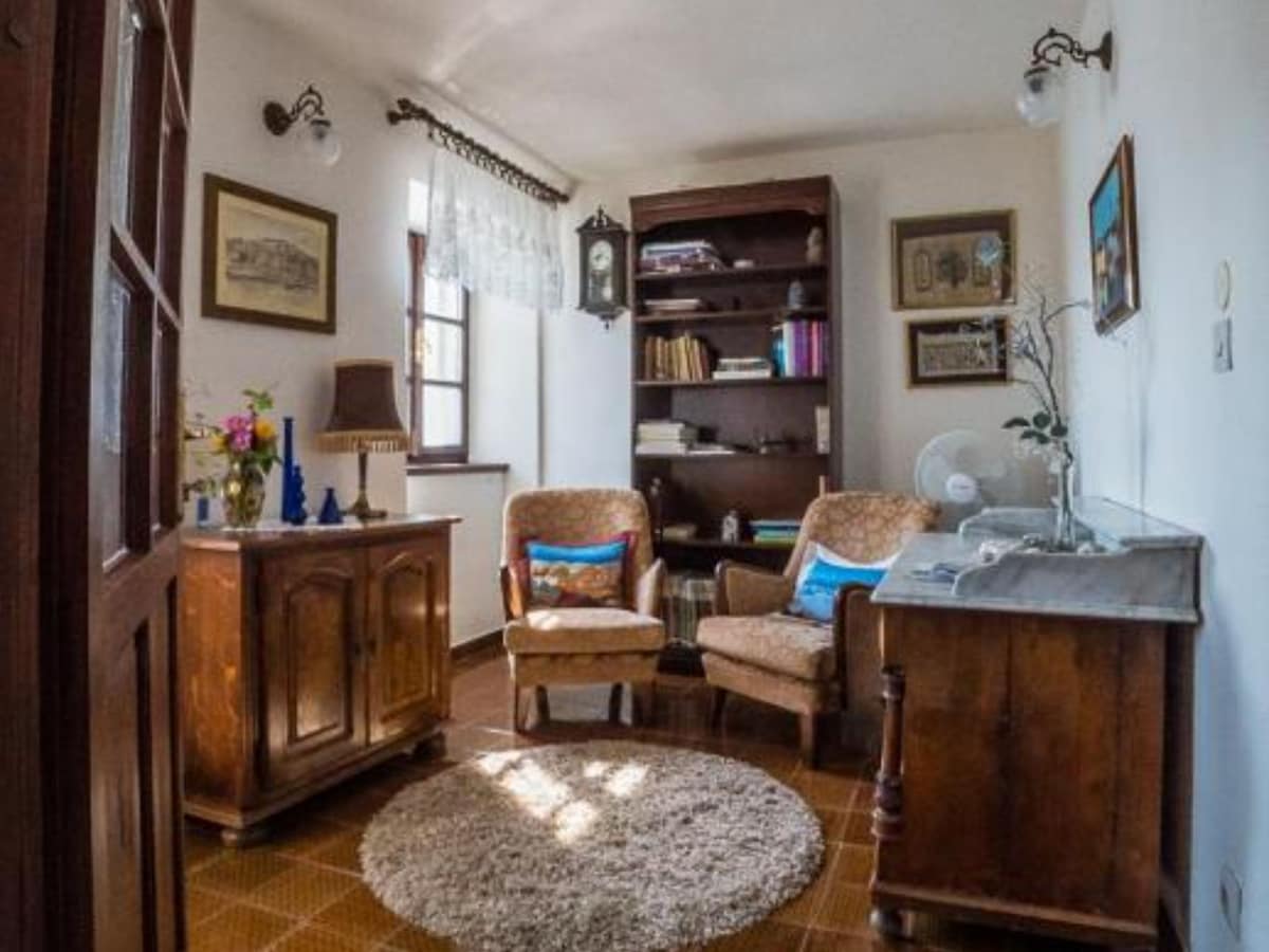 Sfeervol stenen appartement vlakbij het strand in Sutivan in Sutivan