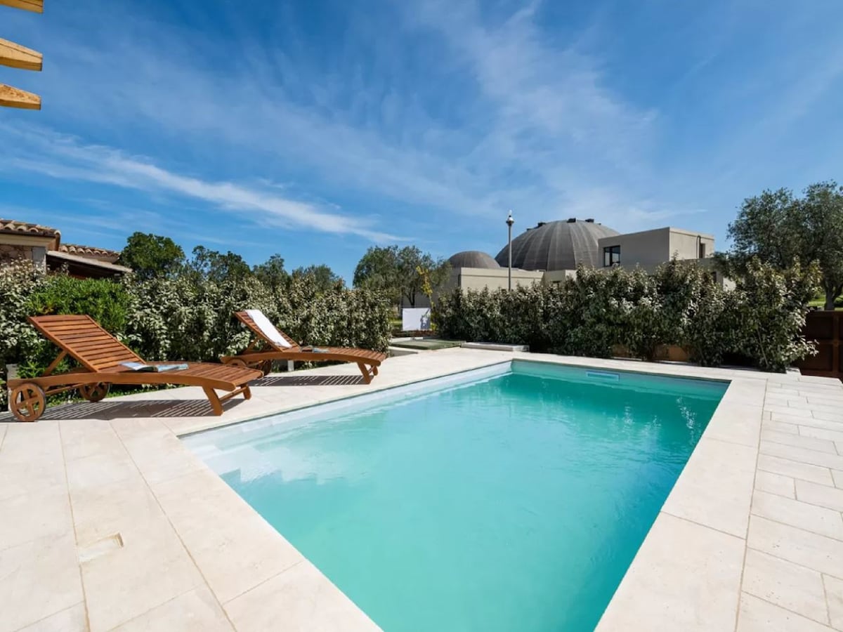 Vakantiehuis nabij centrum San Teodoro met privézwembad