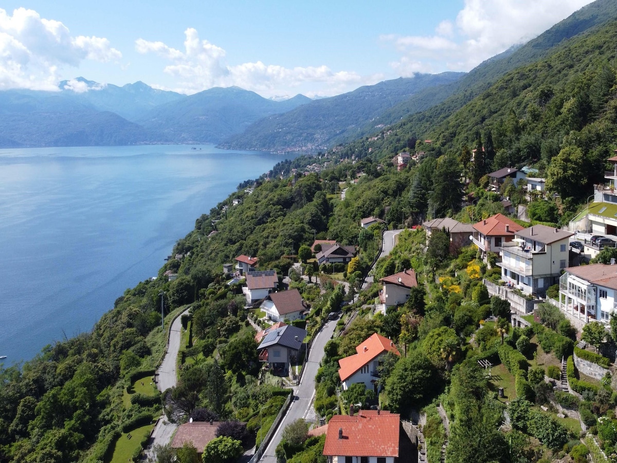 Casa Adele 4: Vakantiehuis met panoramisch uitzicht in Ghiffa in Ghiffa
