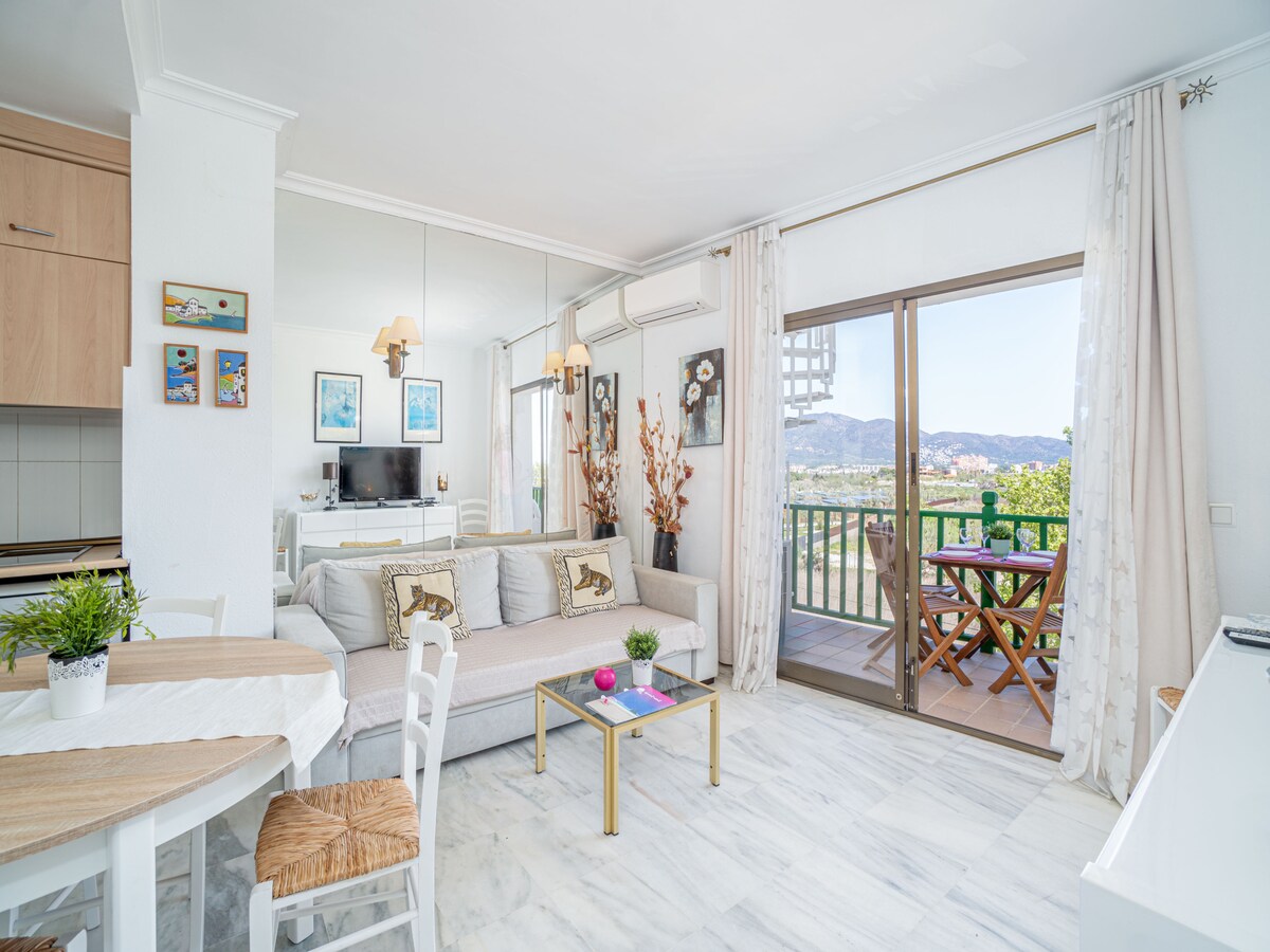 Op 300 m van het strand: Modern appartement in Empuriabrava in Empuriabrava