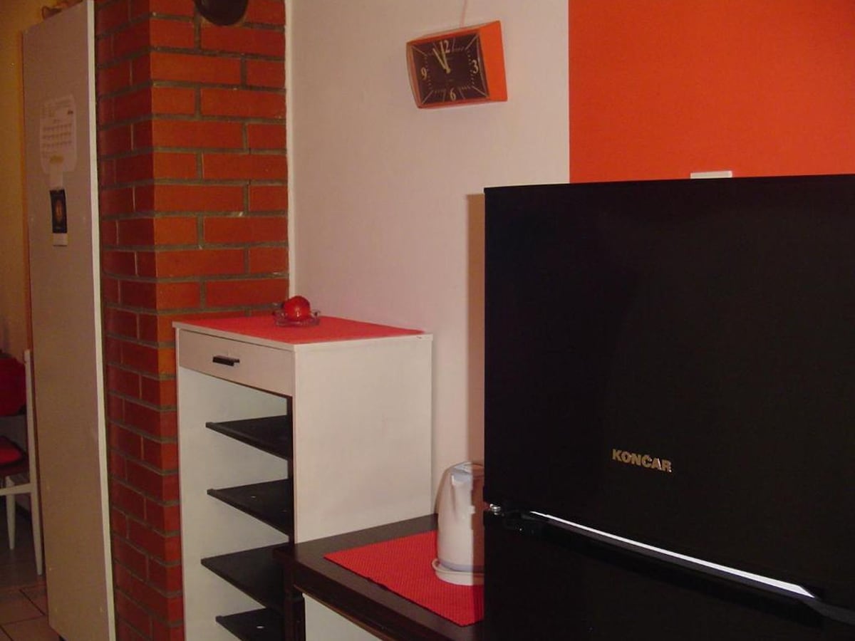 Aan het strand: Ruim appartement voor 4 personen in Pakoštane in Pakoštane