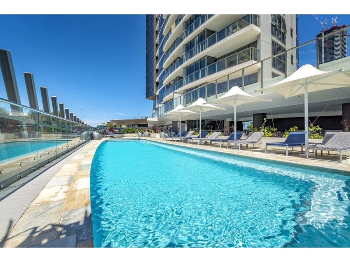 Modern appartement in Surfers Paradise met oceaanzicht en zwembad in Surfers Paradise