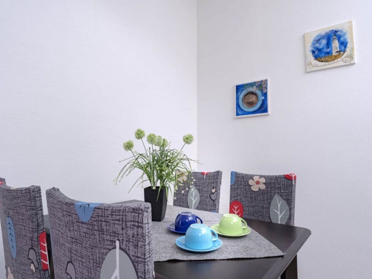 Op 400 m van het strand: appartement met zeezicht in Vrboska in Vrboska