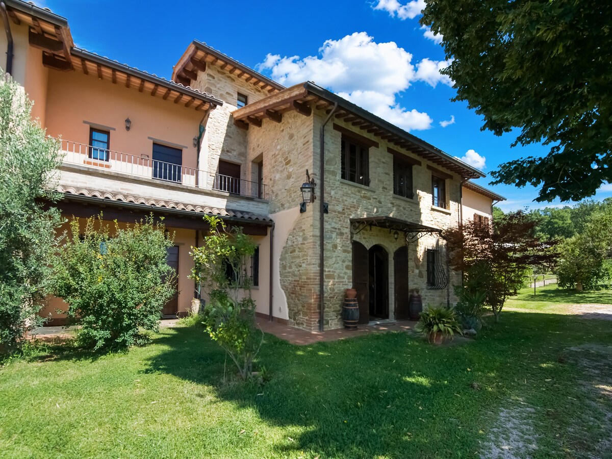 Ruime villa Casale Bonavita in Città di Castello voor 20 personen in Città di Castello