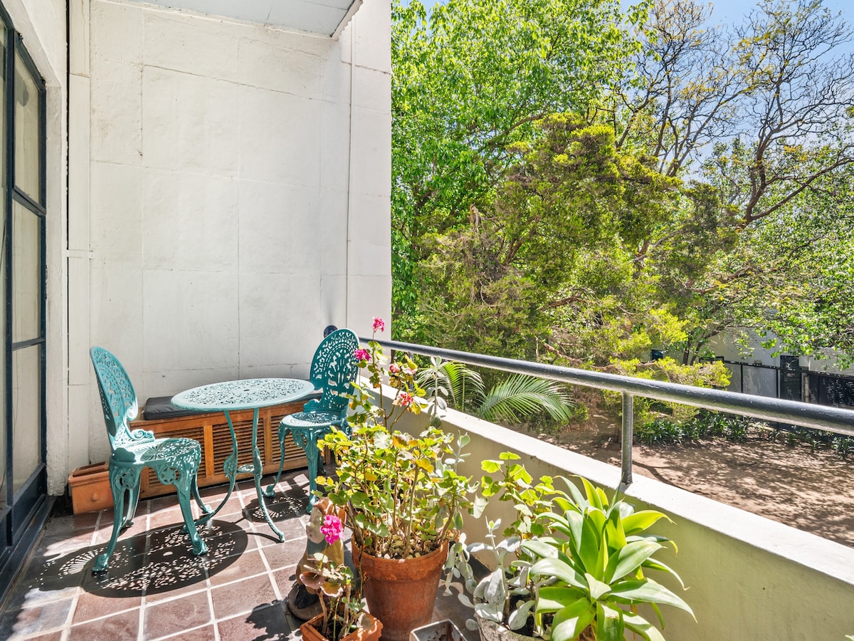 Stijlvol modernistisch appartement in monumentaal pand in Melbourne in Melbourne