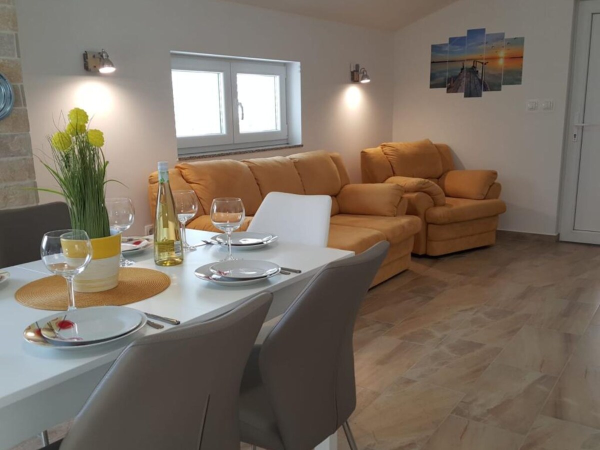 Apartments Tomislav - Two Bedroom Apartment with Terrace and Sea View in Vrsi