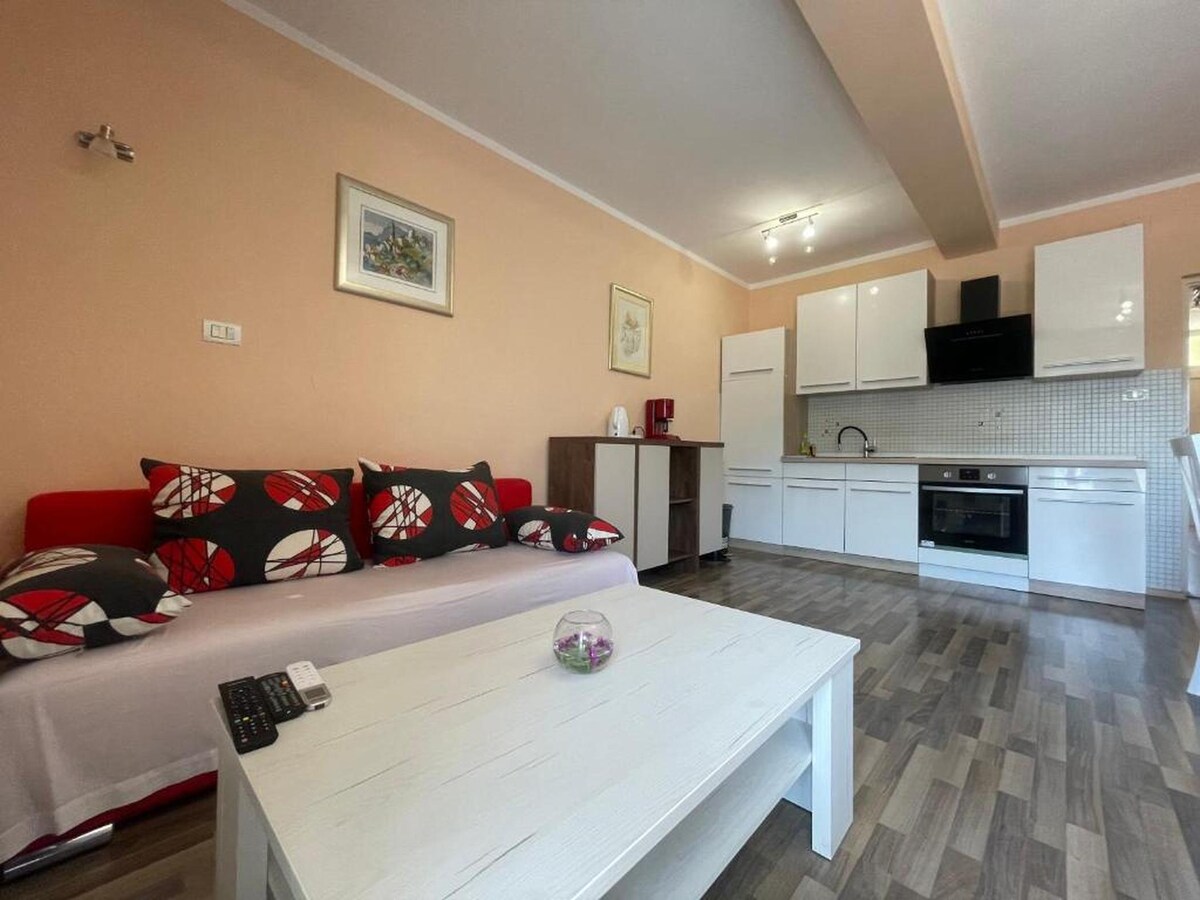 3-persoons appartement in Obrovac op 300 m van het strand · 3 pers. in Obrovac