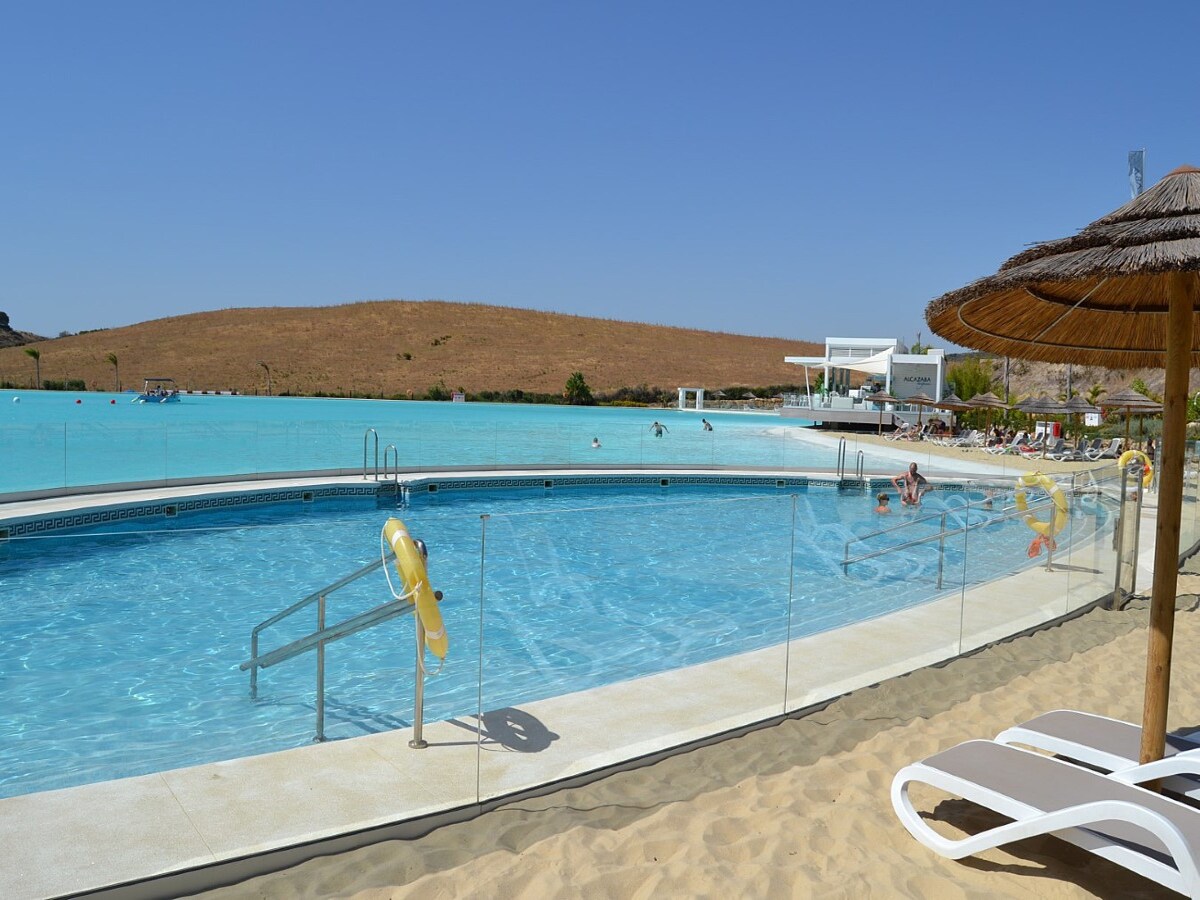 Aan het strand: Modern appartement in Alcazaba Lagoon, Casares in Casares