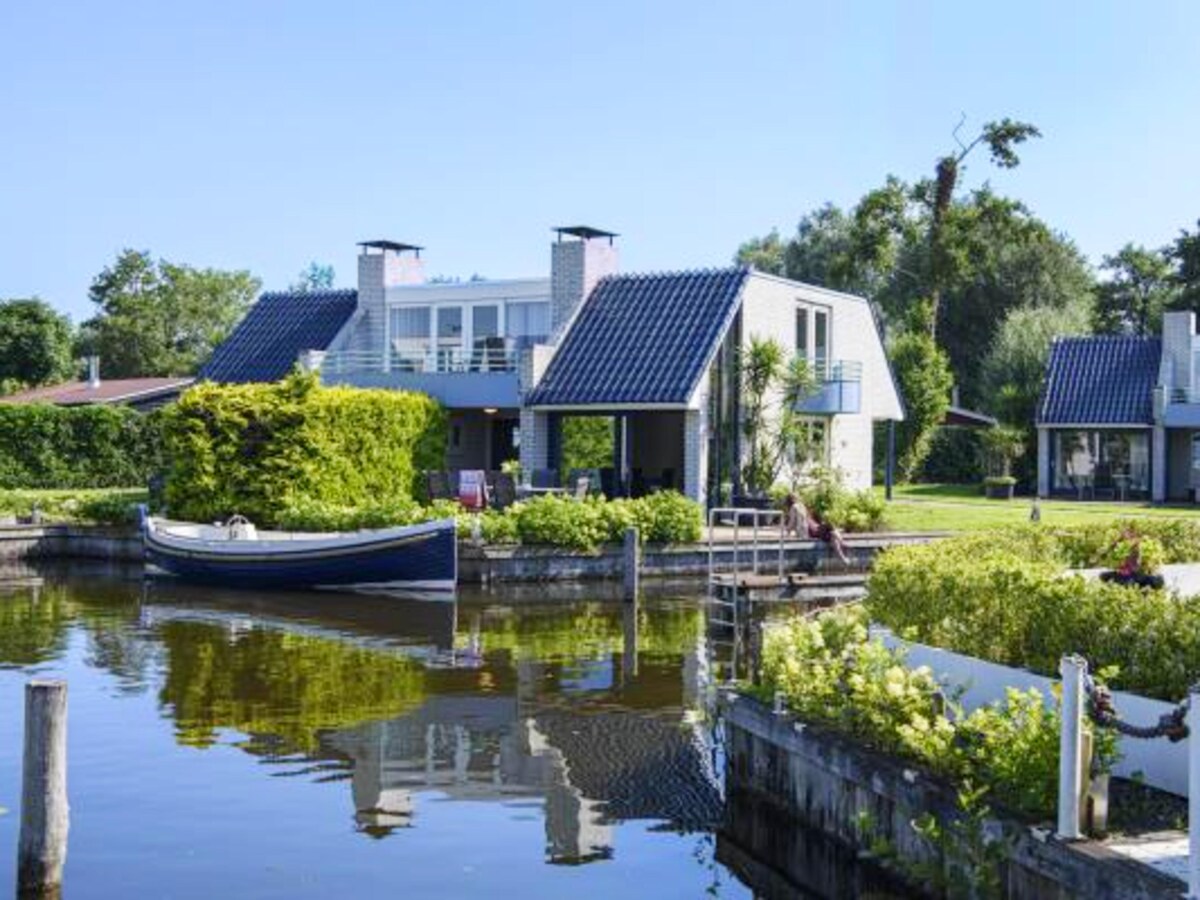 8-persoons luxe villa in Loosdrecht op 1,0 km van het meer in Loosdrecht
