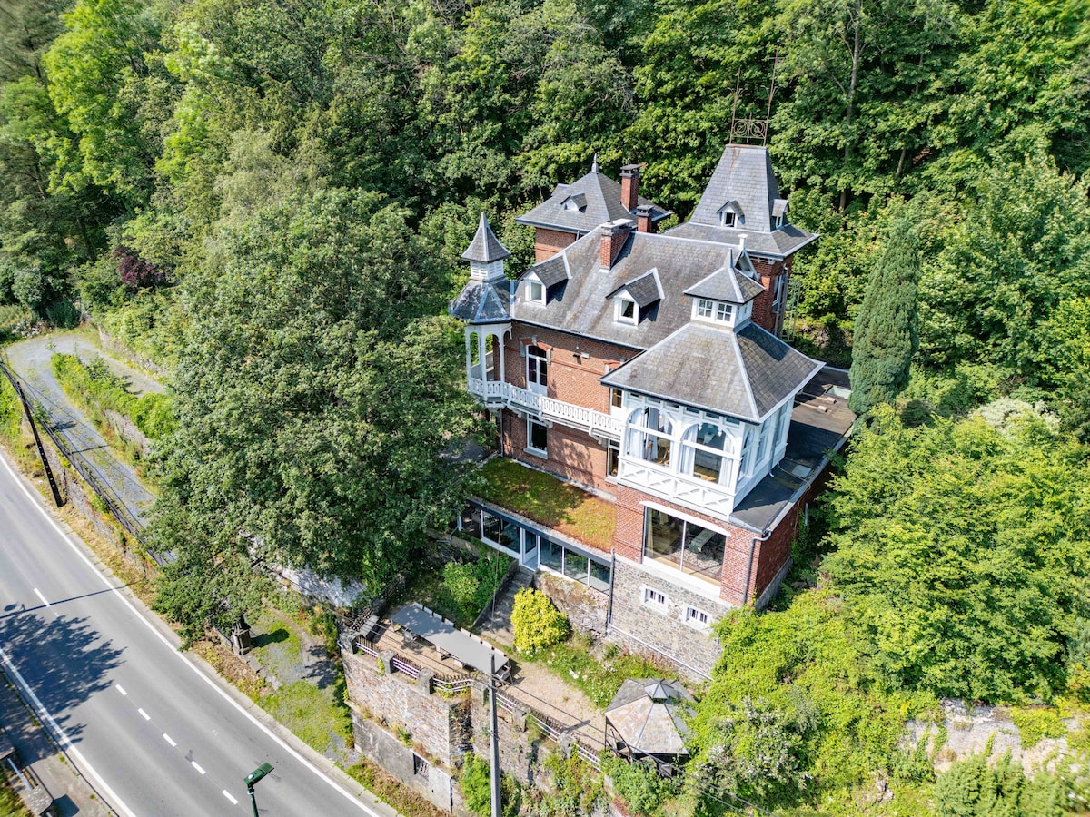 In het centrum van La Roche-en-Ardenne: Kasteel voor 12 personen in La Roche-En-Ardenne