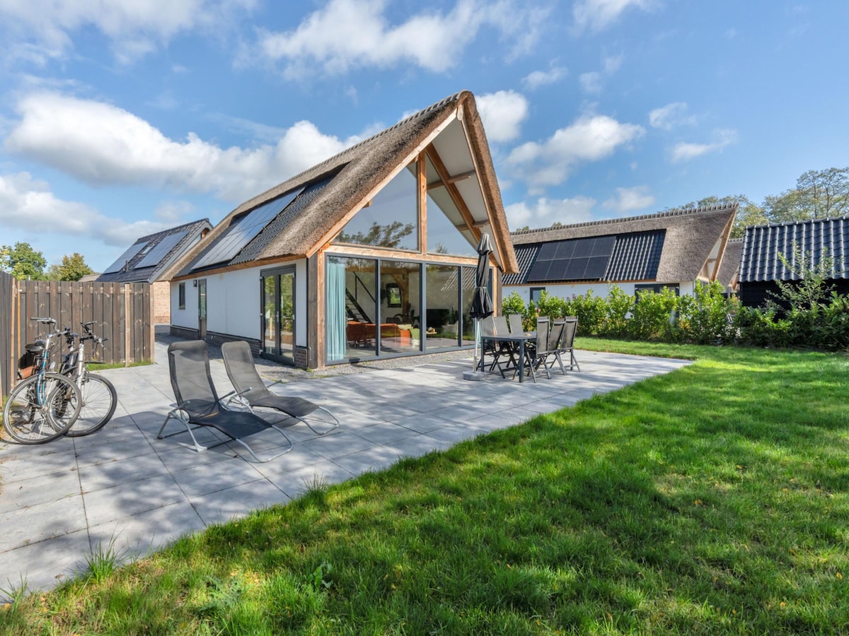 Luxe rietgedekte bungalow in Baarle-Nassau voor 6 personen in Baarle-Nassau