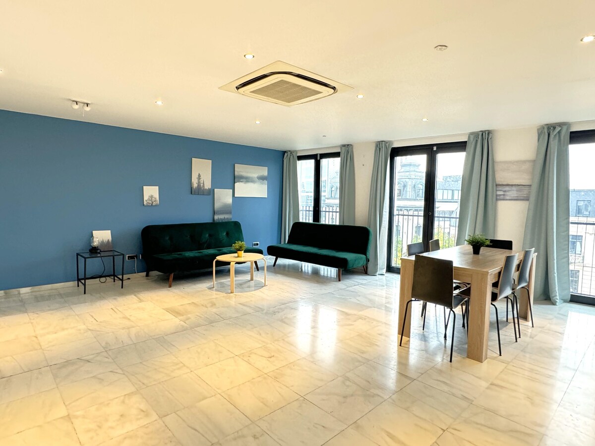 Ruim luxe appartement met 3 slaapkamers in het centrum van Antwerpen in Antwerp Center