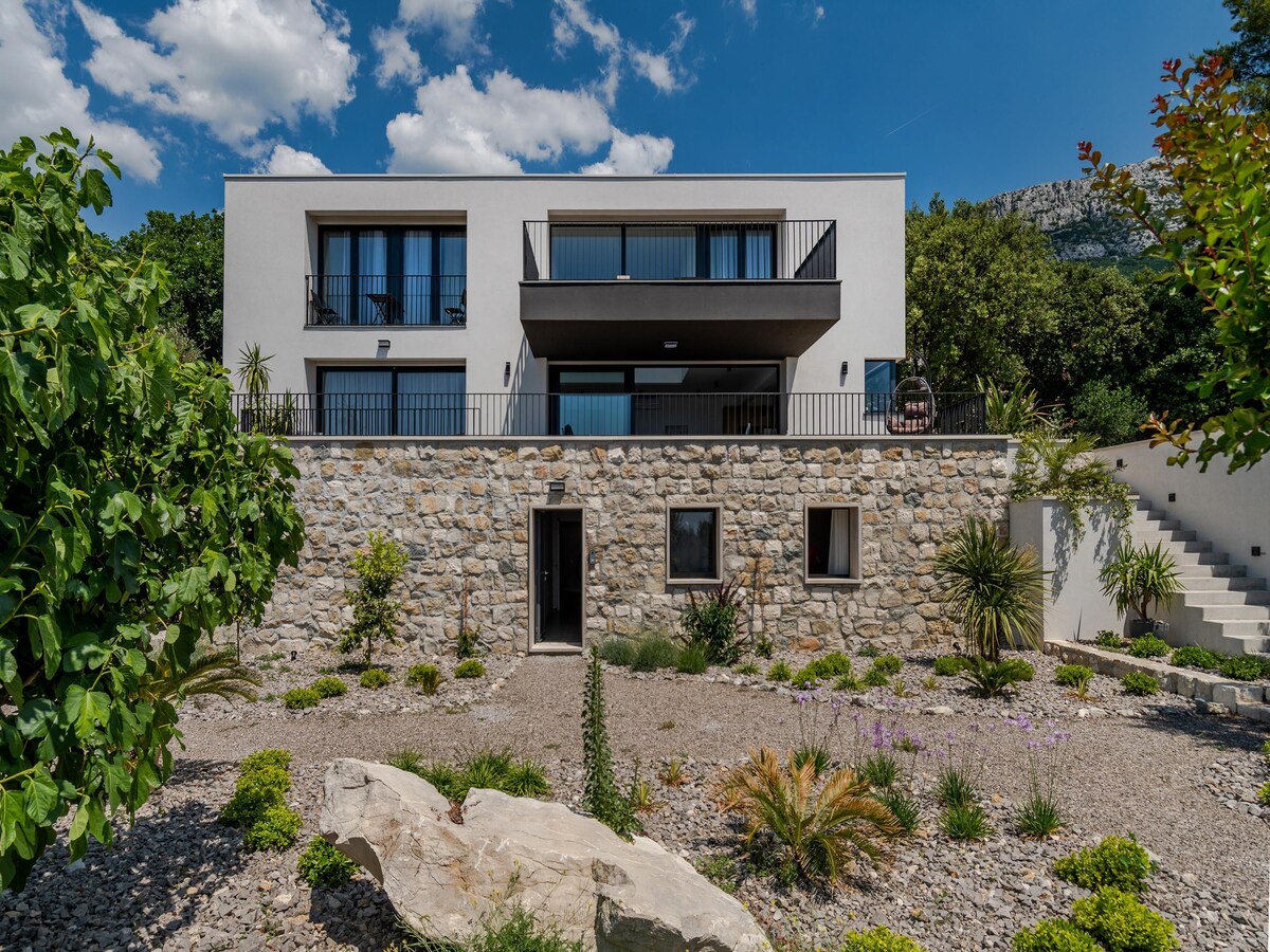 12-persoons luxe villa met privézwembad in Kaštela in Kaštela