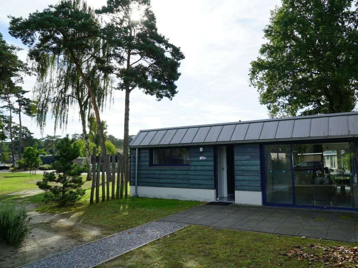 Gelijkvloers 4-persoonschalet met tuin in Mol