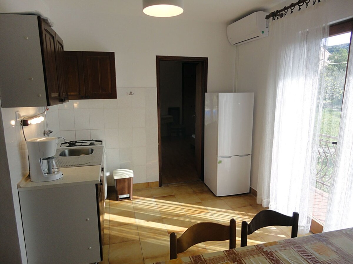 Villa Matan - Two bedroom apartment (B) in Murter