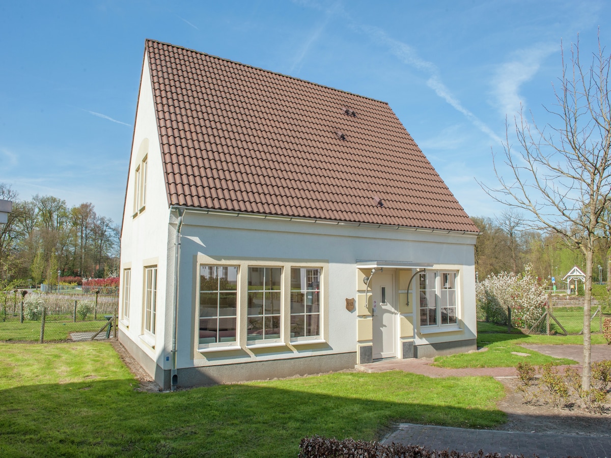 Ruime villa in Bad Bentheim voor 10 personen met jacuzzi in Duitsland