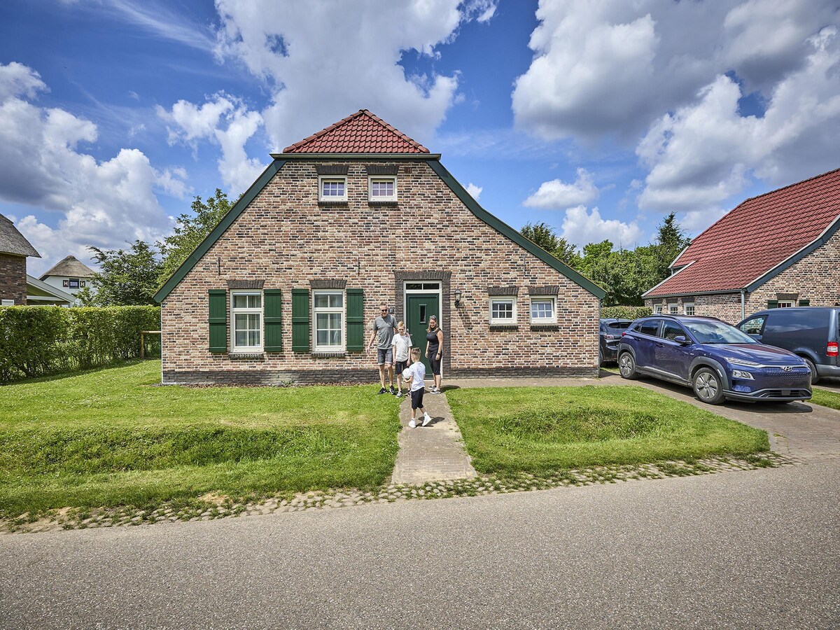 Ruime villa voor 9 personen in Roggel op 5-sterrenpark · 122 m² in Roggel
