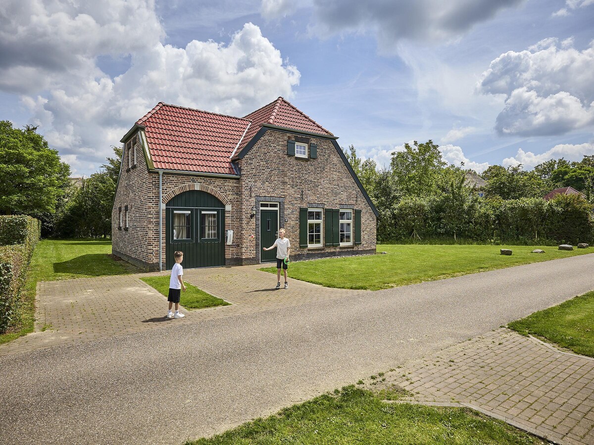 Luxe villa voor 11 personen in Roggel met sauna en privétuin in Nederland