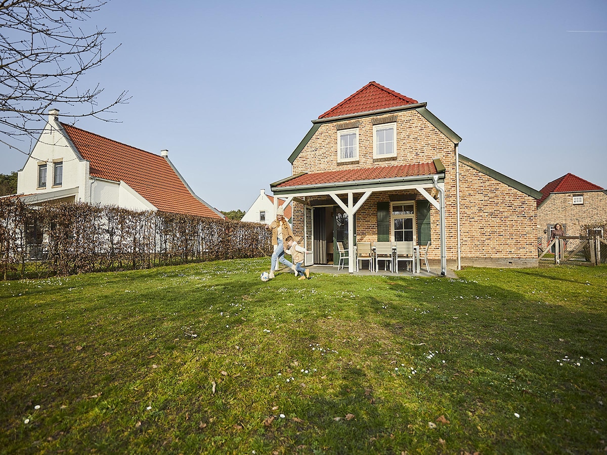 Luxe villa in Roggel voor 7 personen met sauna en hottub · 105 m² in Nederland