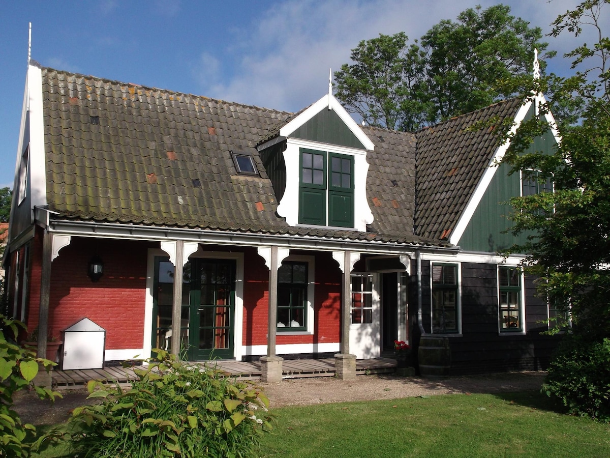Ruim modern vakantiehuis voor 10 personen in Hippolytushoef in Hippolytushoef