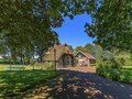 Schöne Villa in Rheezerveen mit Teich
