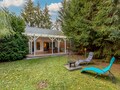 Ferienhaus mit überdachter Terrasse und Kaminofen in Parchim