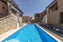 Apartment Complex Valtrazza With Common Pool \/ Ni in Tar - Istrië, Kroatië foto 8882971