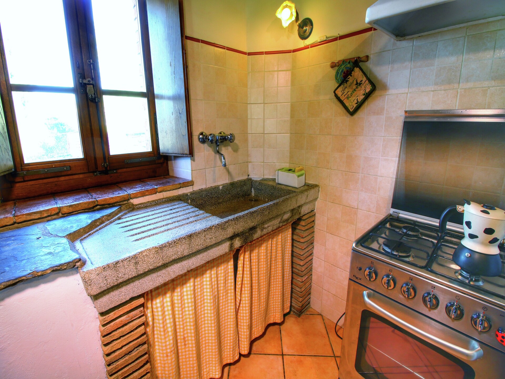 Authentiek Toscaans stenen huis met zwembad en panoramisch uitzicht - foto 12