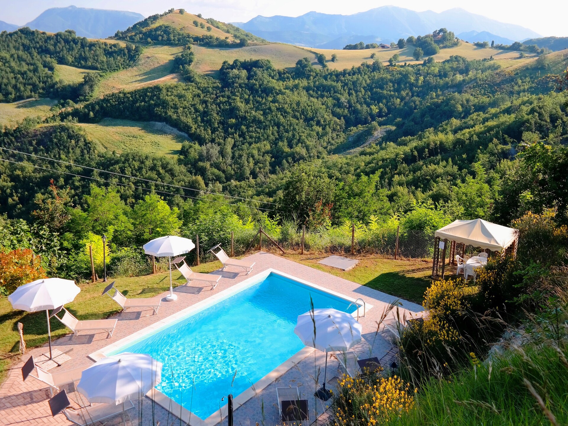 16-persoons villa met privézwembad in Acqualagna - foto 17