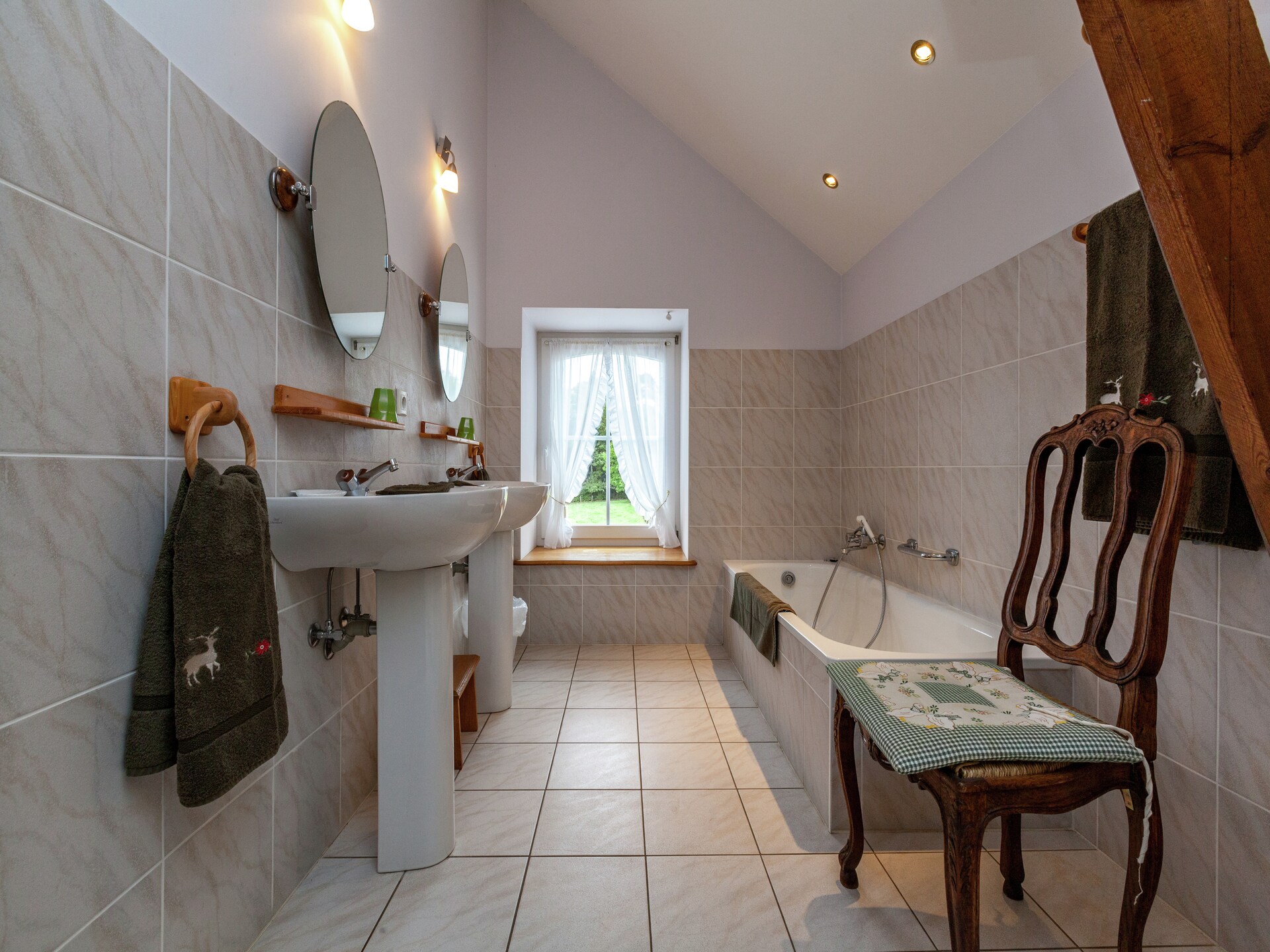 Op 1 km van het centrum: luxe 12-persoons vakantiehuis in Saint-Hubert - foto 22