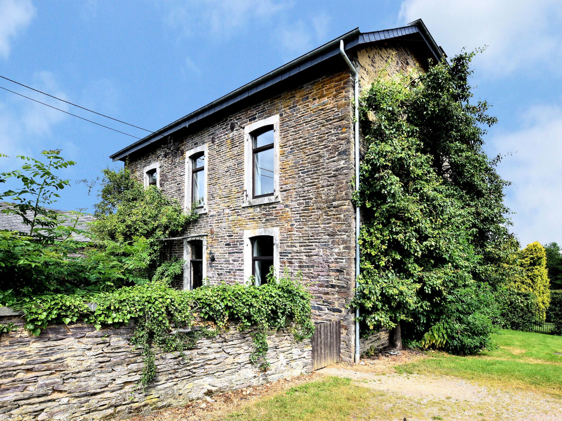 Les Poiriers: Groepsvakantiehuis met 8 slaapkamers in de Ardennen - foto 9