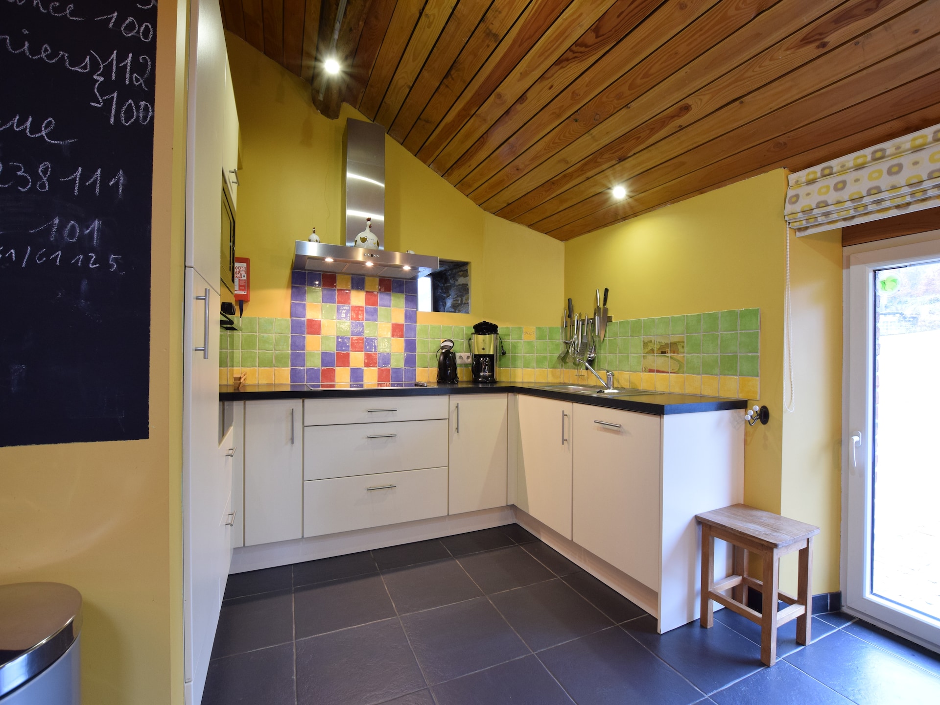 10-persoons vakantiehuis in hartje Bertrix met sauna en visvijver - foto 17