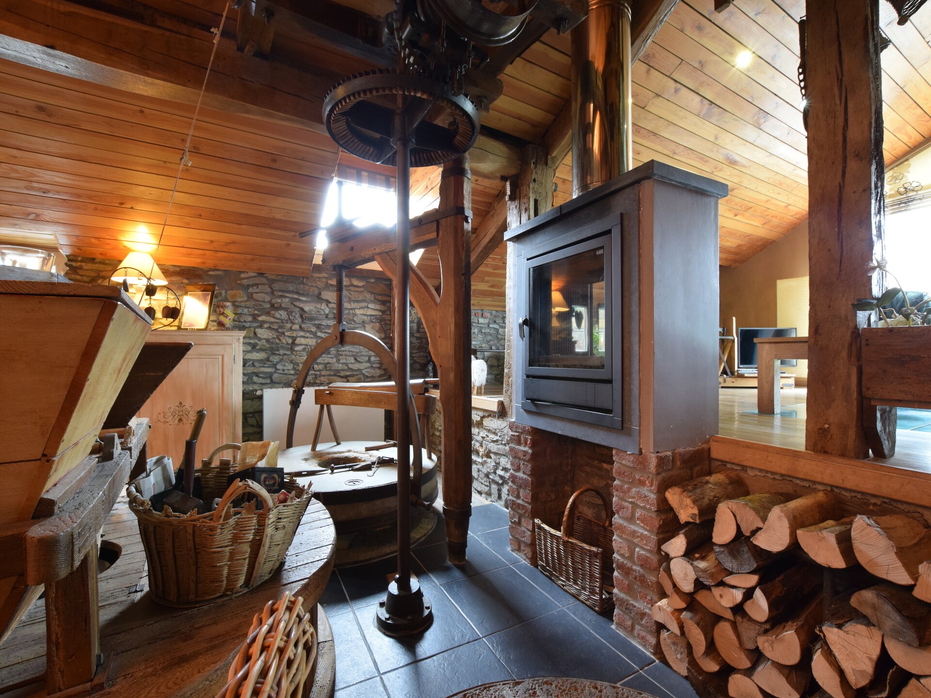 10-persoons vakantiehuis in hartje Bertrix met sauna en visvijver - foto 10