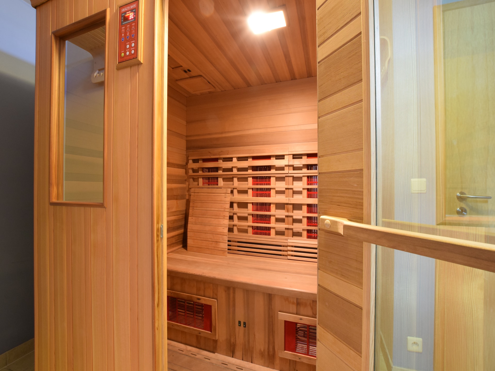 10-persoons vakantiehuis in hartje Bertrix met sauna en visvijver - foto 38