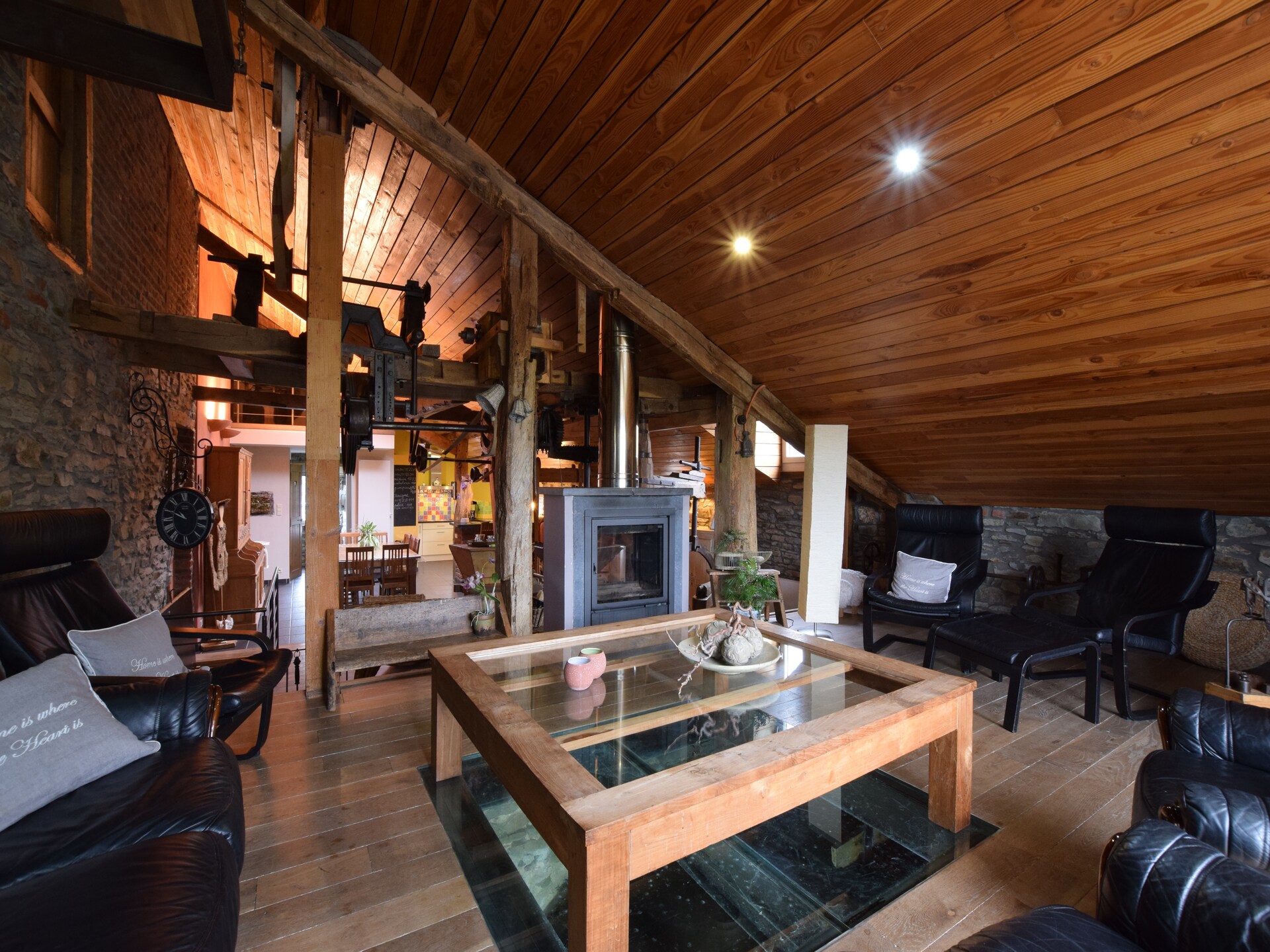 10-persoons vakantiehuis in hartje Bertrix met sauna en visvijver - foto 12