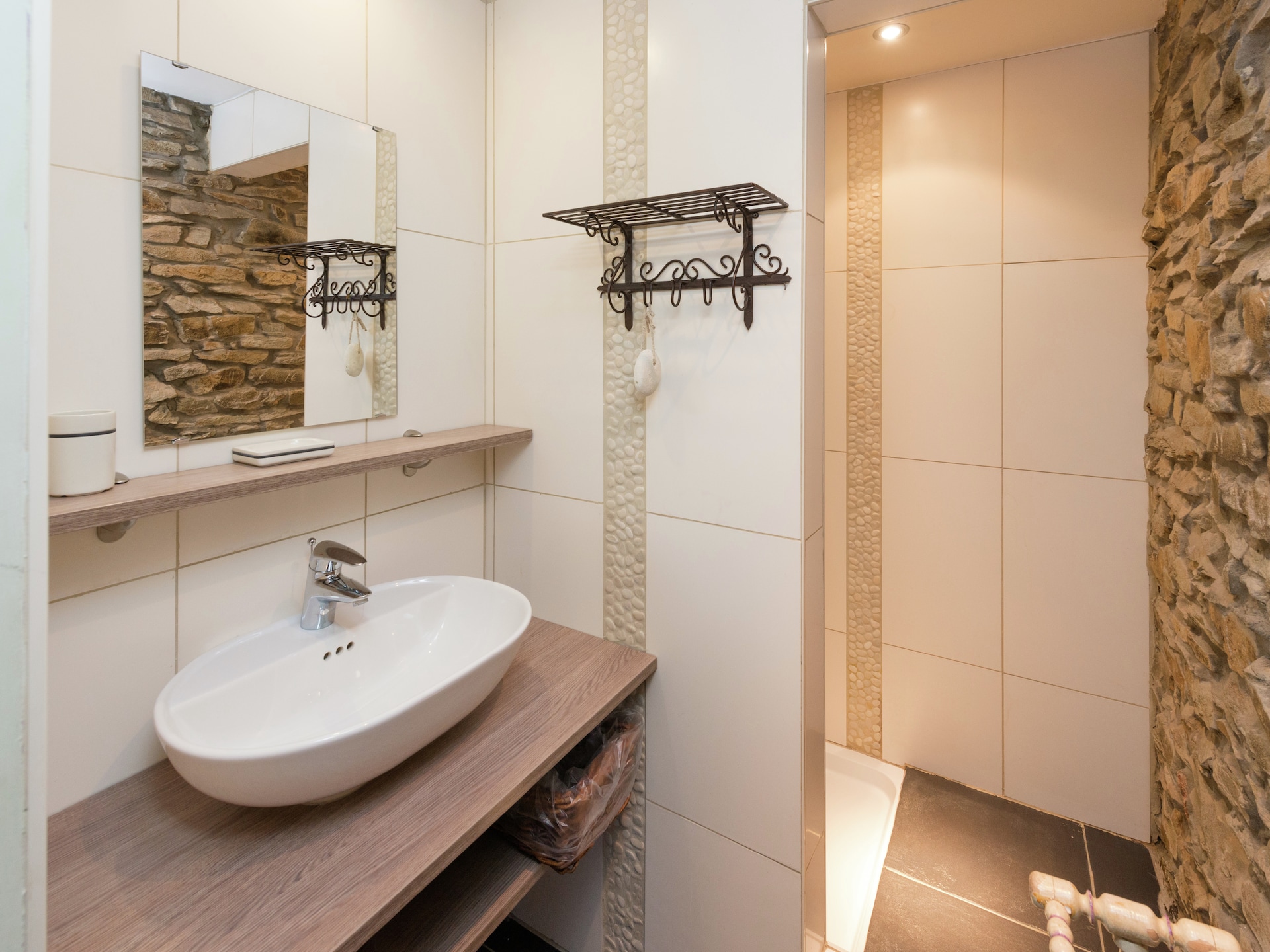 10-persoons vakantiehuis in hartje Bertrix met sauna en visvijver - foto 27
