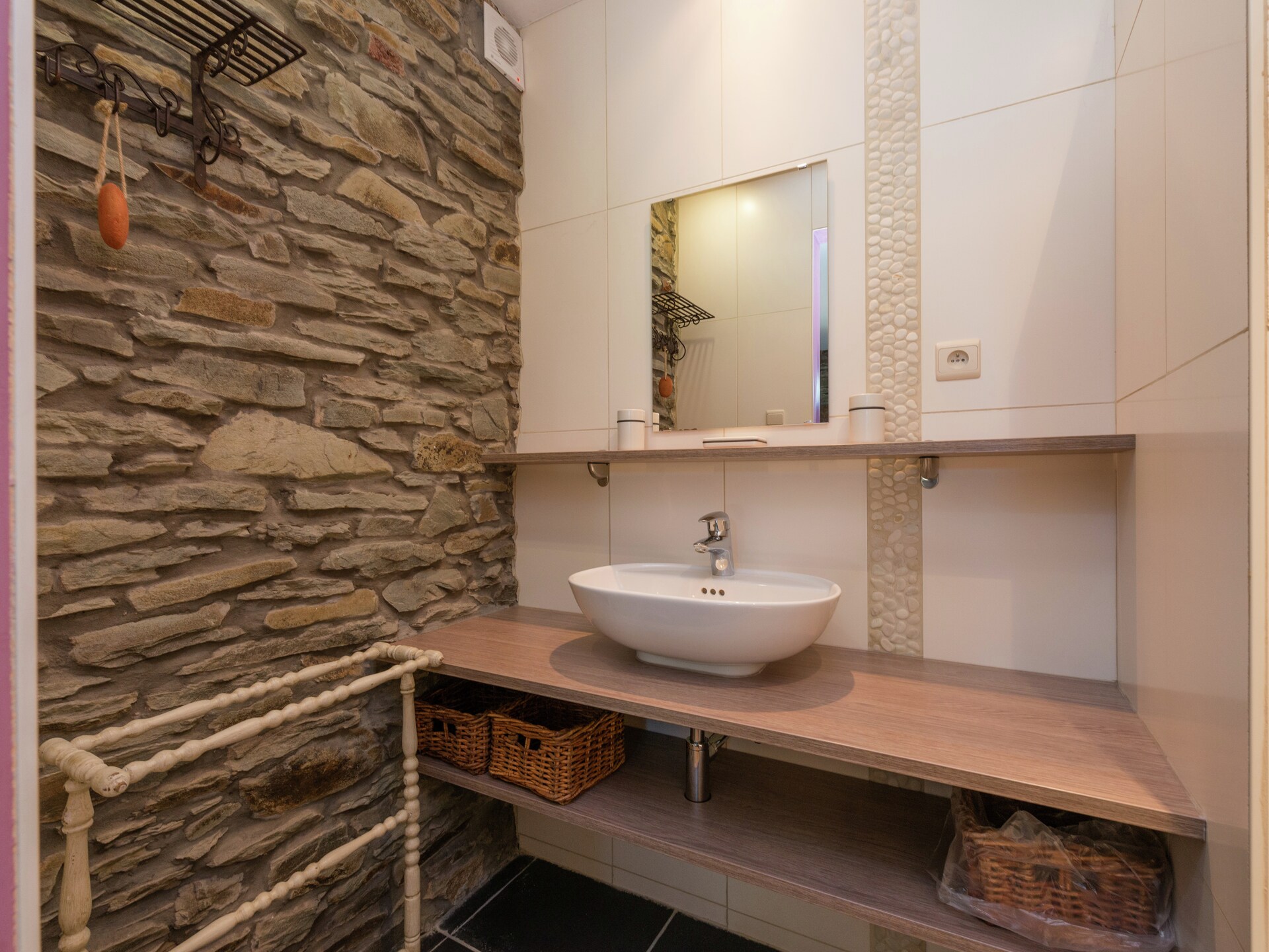 10-persoons vakantiehuis in hartje Bertrix met sauna en visvijver - foto 25