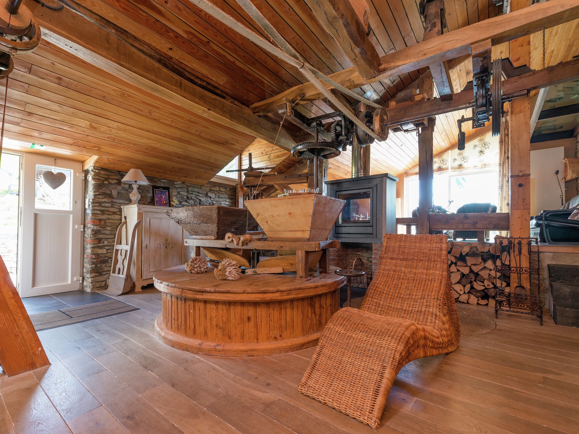 10-persoons vakantiehuis in hartje Bertrix met sauna en visvijver - foto 9