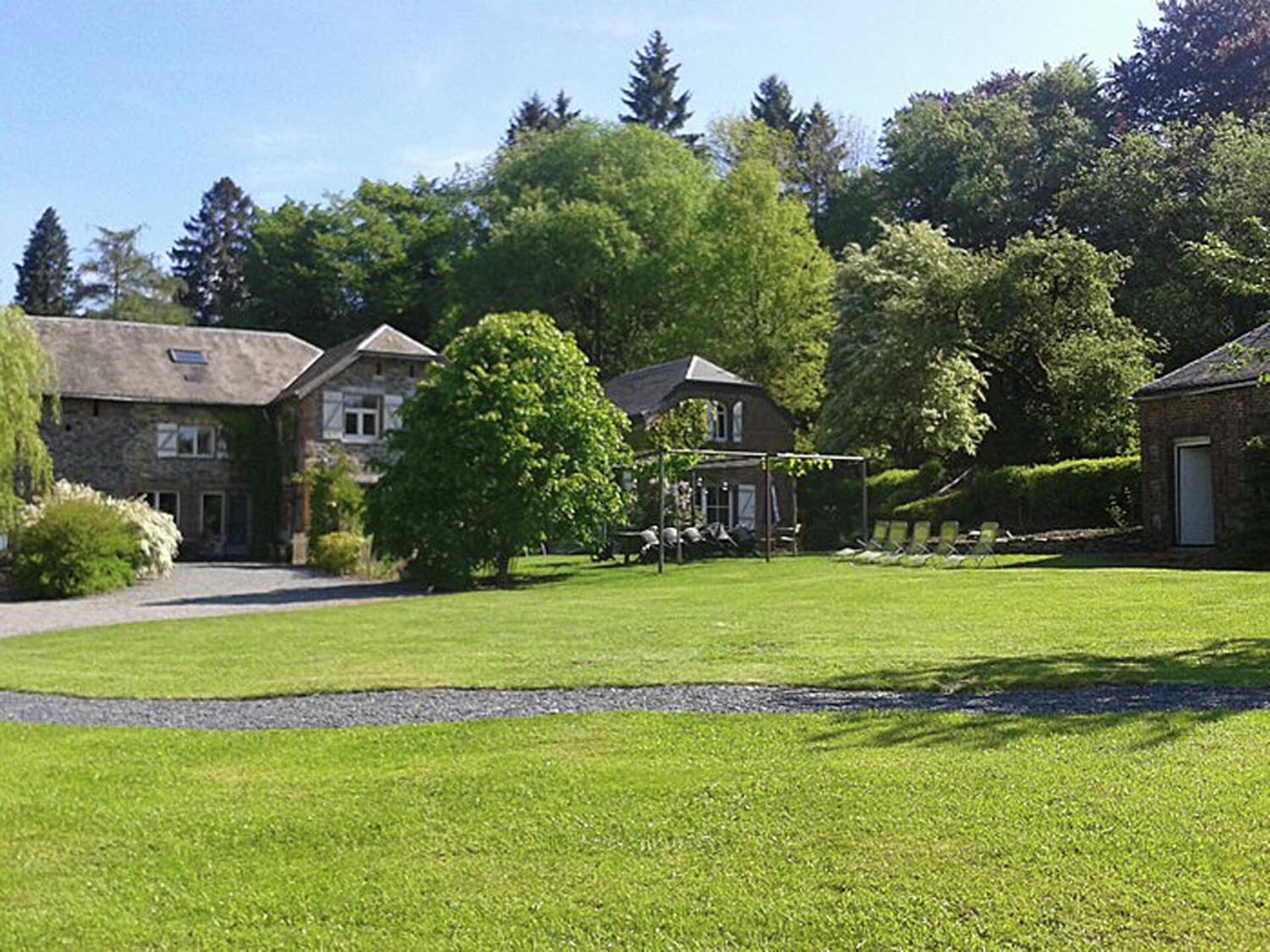 Ruim vakantiehuis voor 14 personen in de bossen van Bellefontaine - foto 23