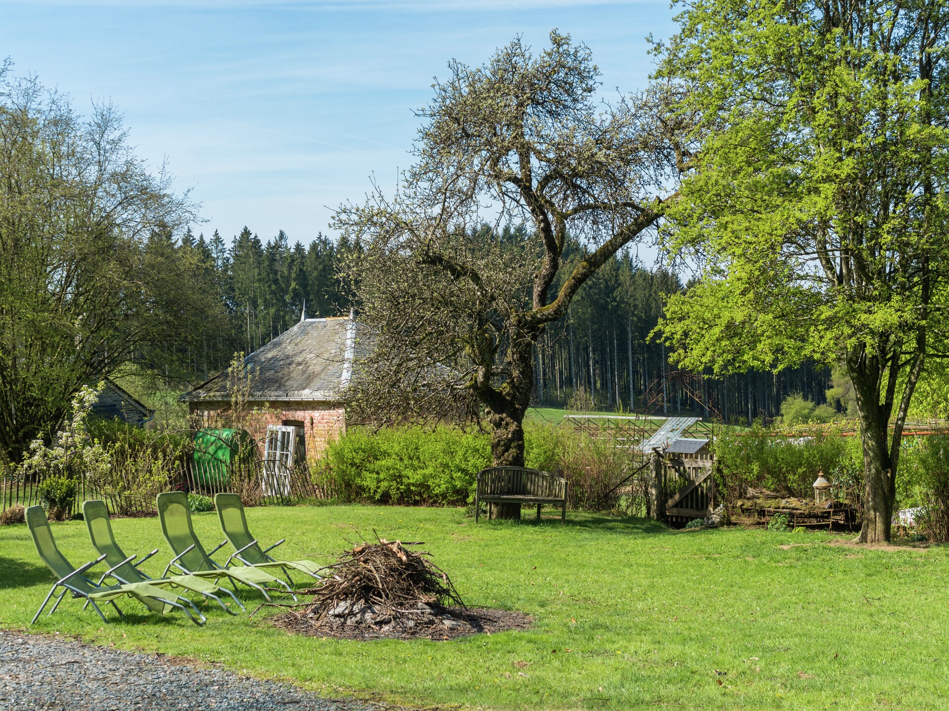 Ruim vakantiehuis voor 14 personen in de bossen van Bellefontaine - foto 21