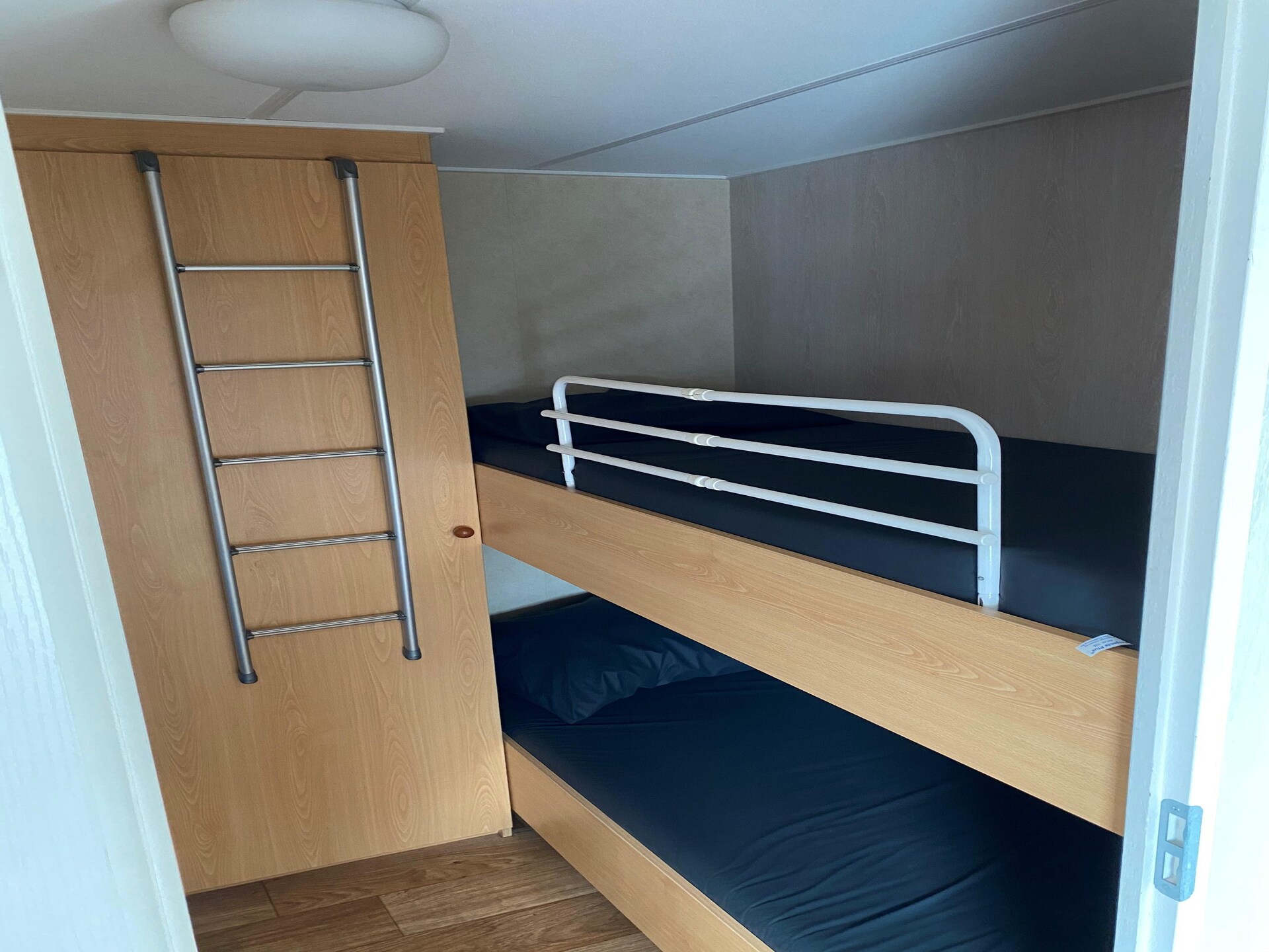 Vrijstaand 5-persoons chalet op Recreatiepark Duinhoeve in Udenhout - foto 7