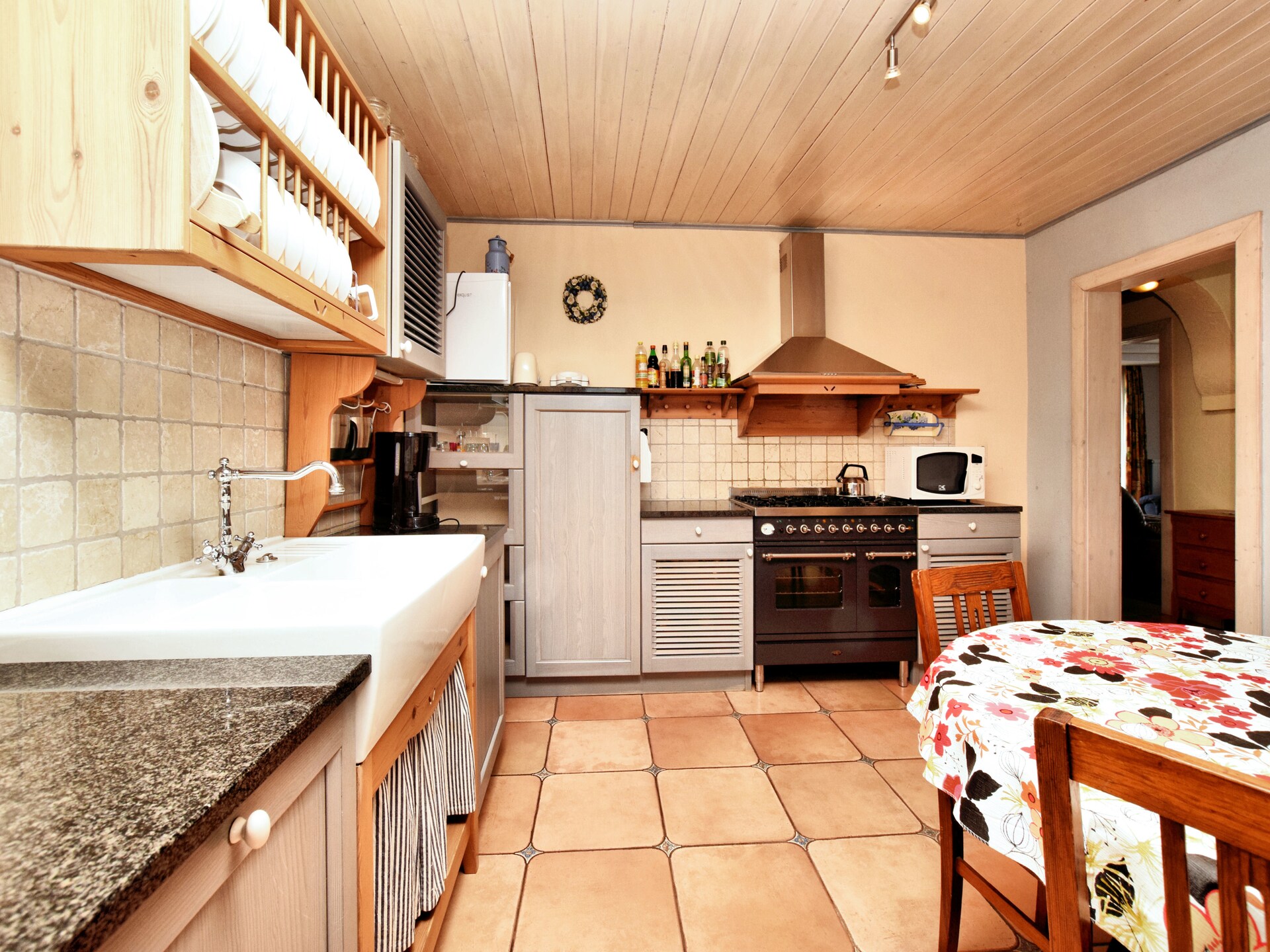 Ruim vakantiehuis voor 9 in Schönberg met tuin, BBQ en houtkachel - foto 4