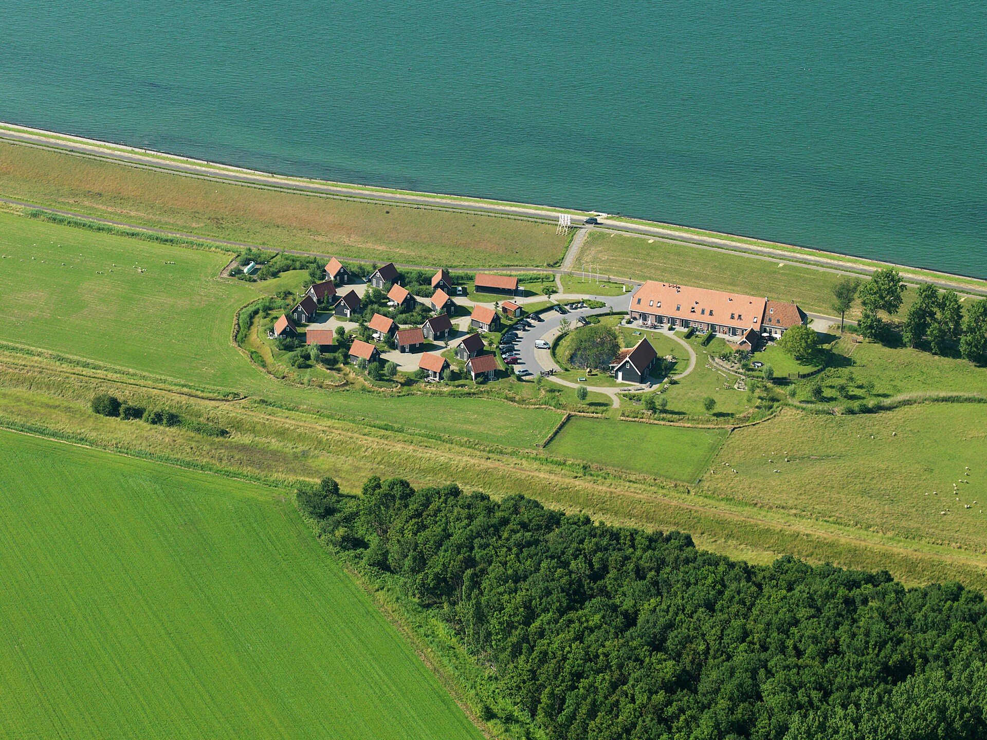 Vrijstaand vakantiehuis op rustig park aan de Zeeuwse kust - foto 8