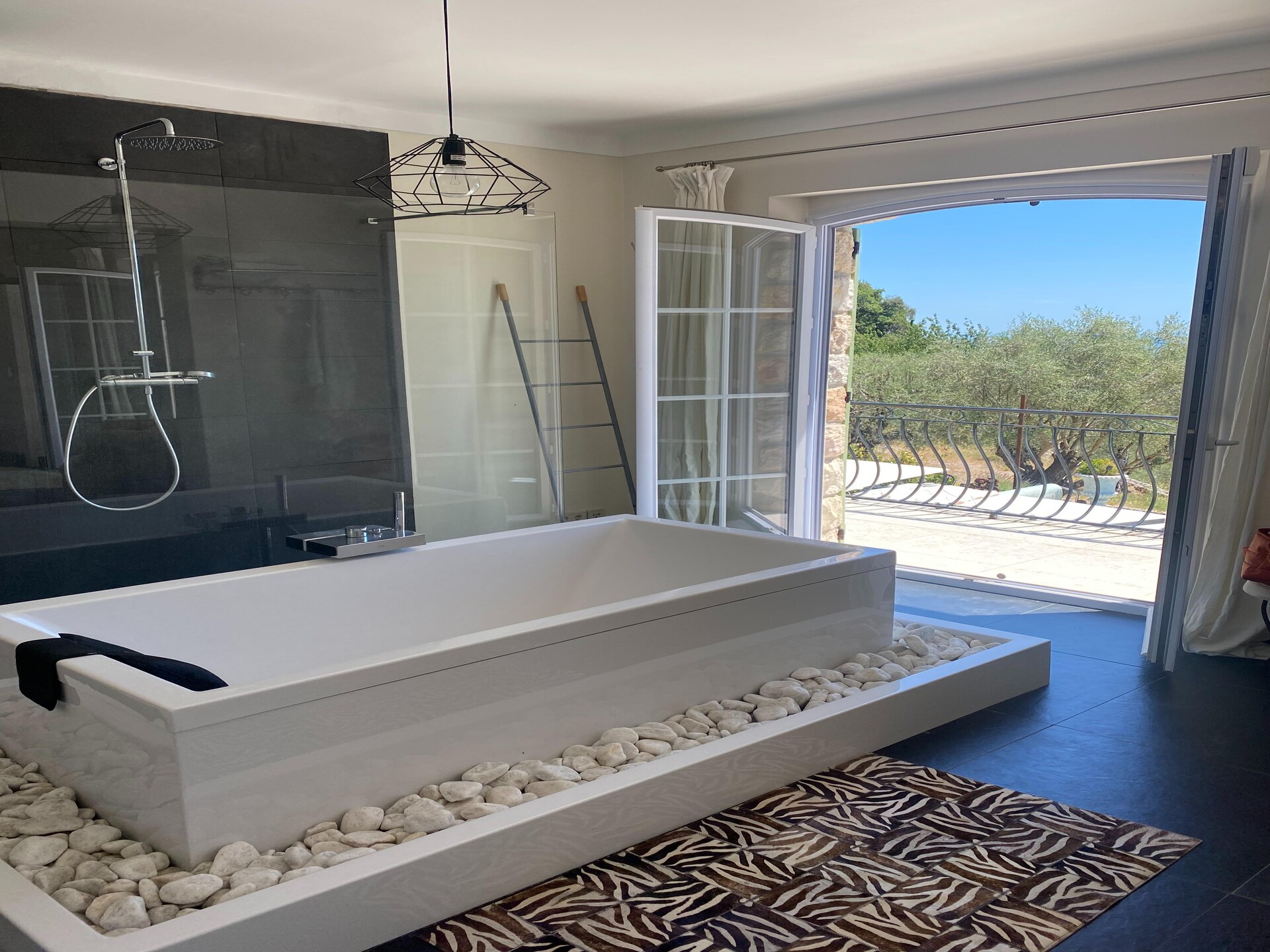 Villa Roucaou: Luxe familievilla met privézwembad en zeezicht bij Grasse - foto 37
