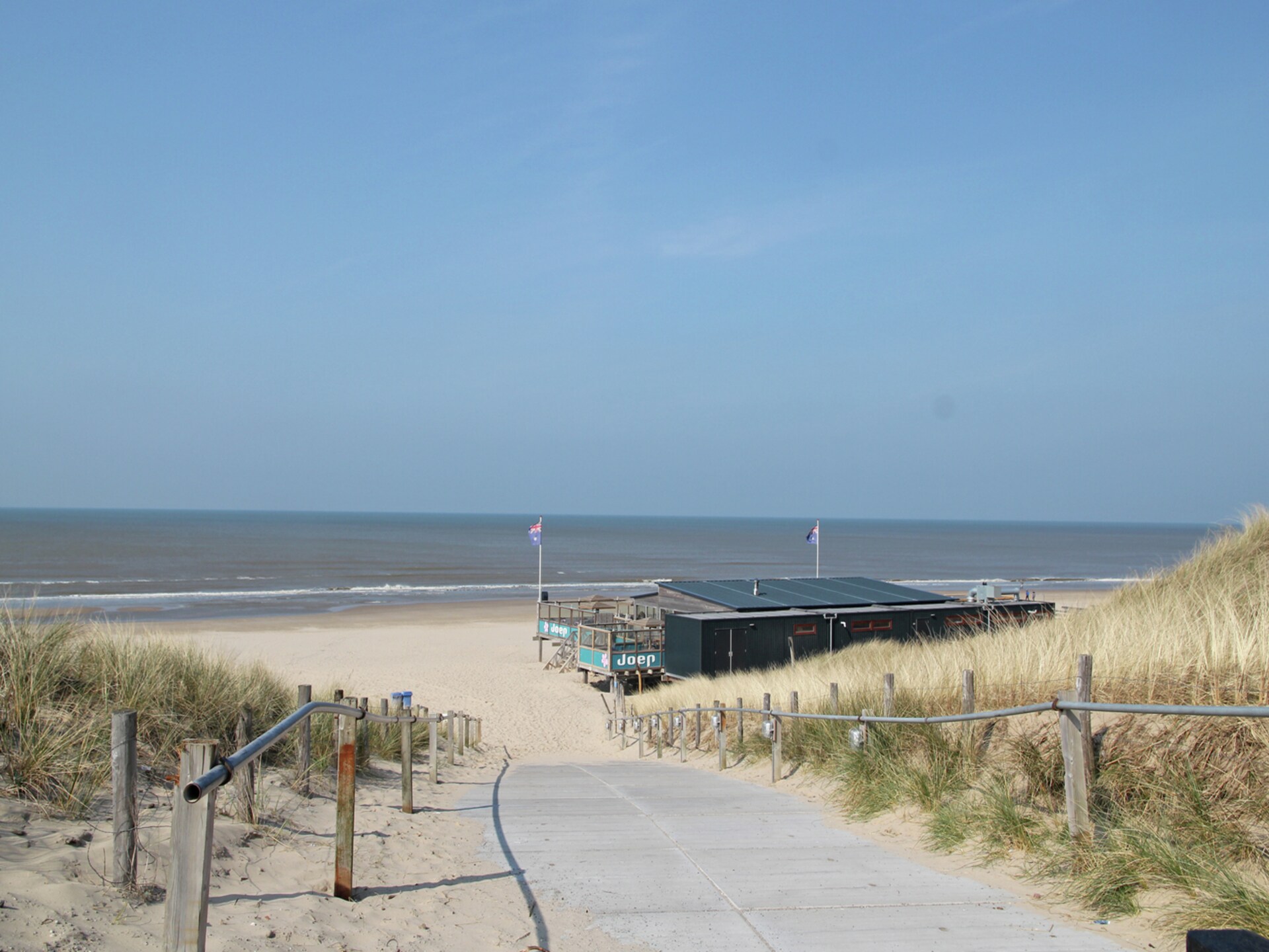 Vrijstaand boshuis voor twee met haard bij Bergen en zee - foto 14
