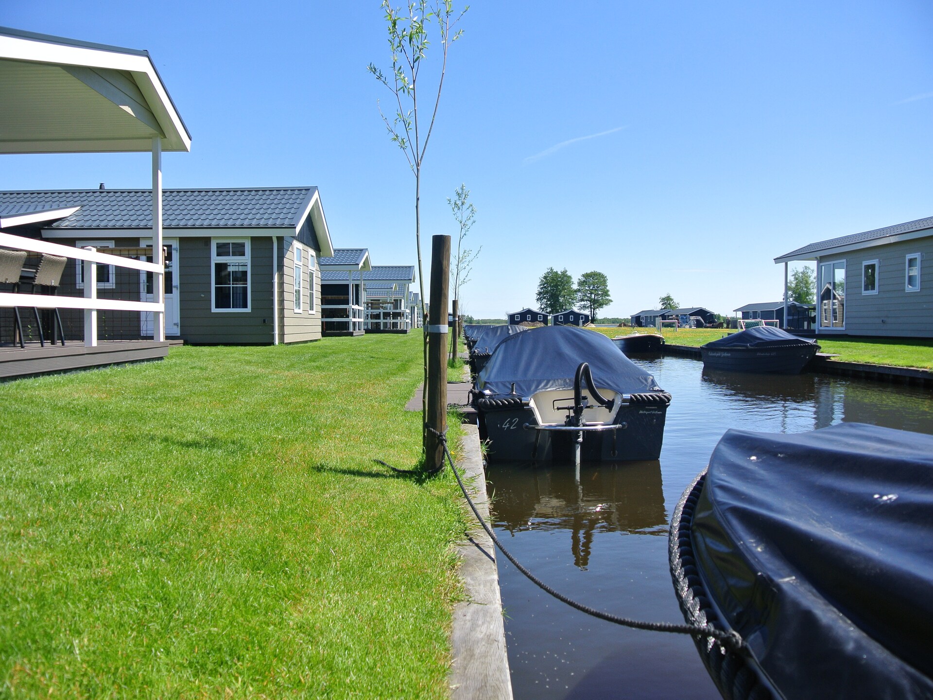 Landhuis aan het water in Giethoorn met privé-sloep en serre - foto 11