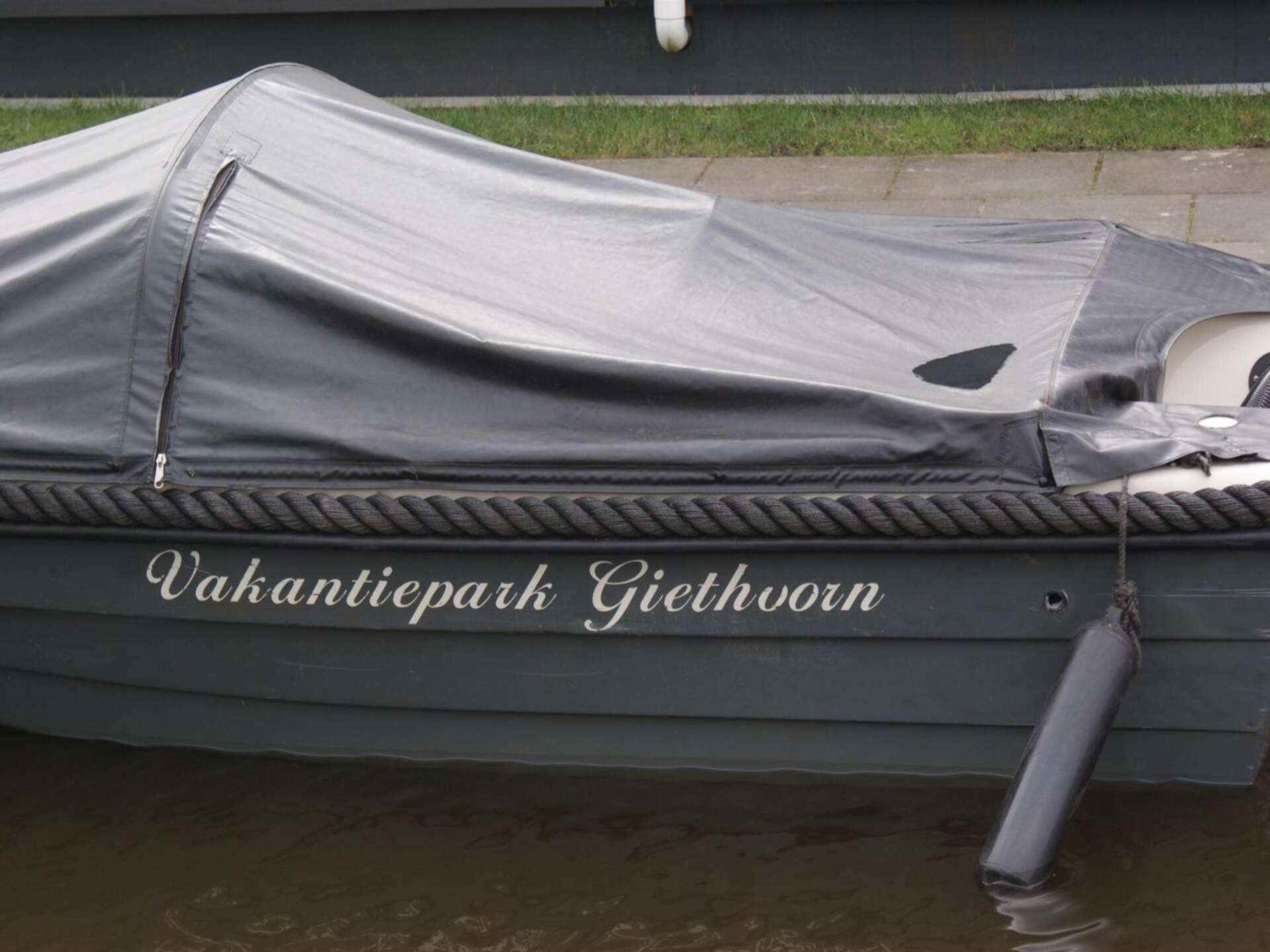 Landhuis aan het water in Giethoorn met privé-sloep en serre - foto 21