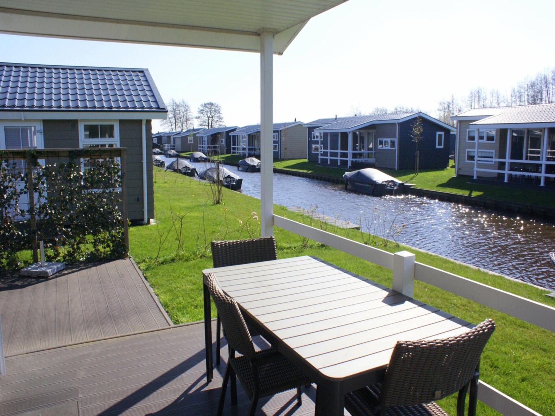 Landhuis aan het water in Giethoorn met privé-sloep en serre - foto 6